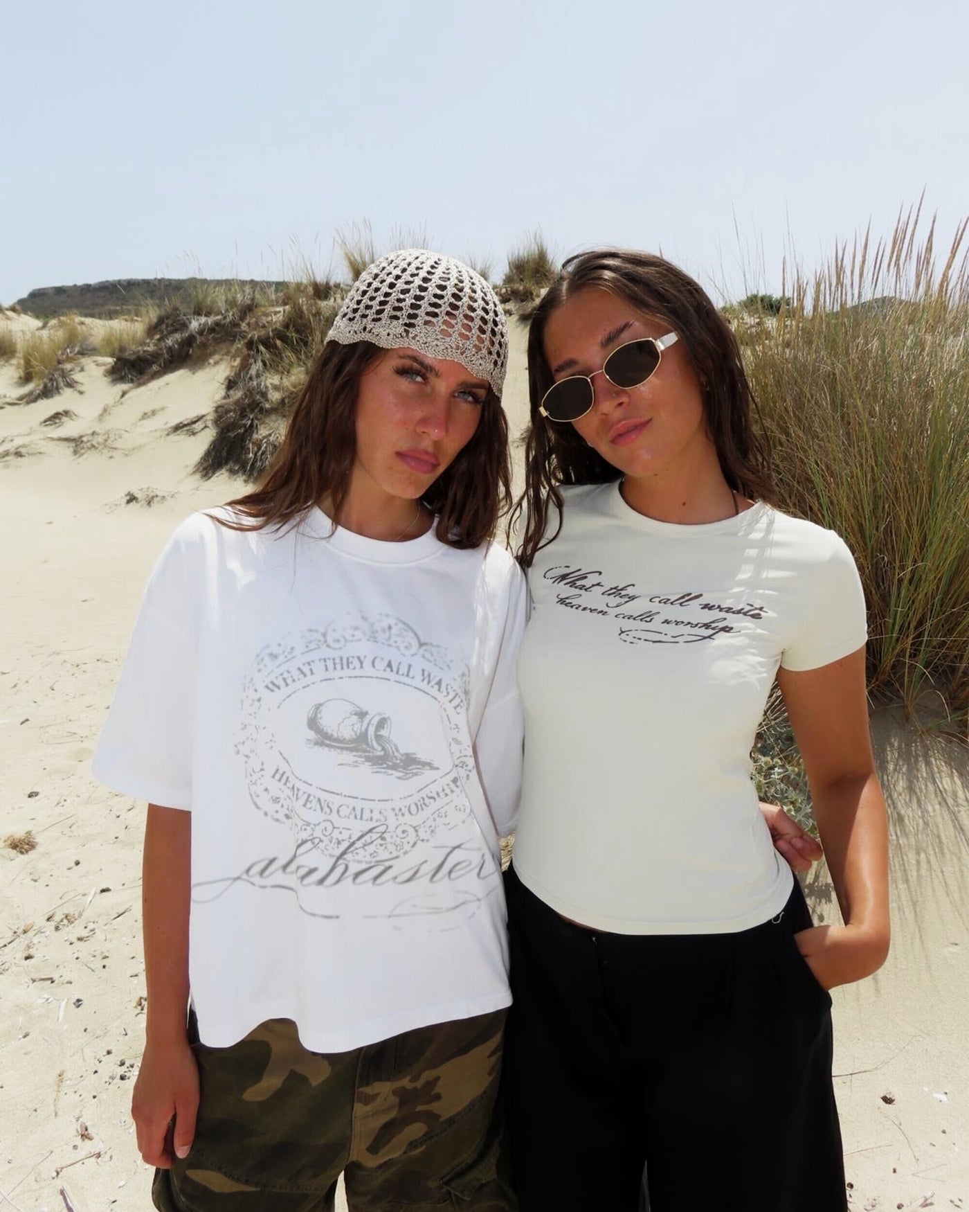 Alabaster Baby Tee mit Alabaster Shirt kombiniert
