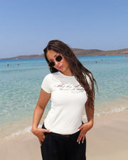 Alabaster Baby Tee frontal, Print lesbar