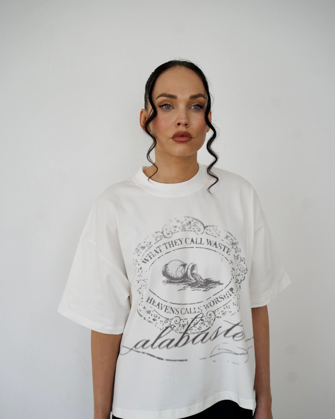Alabaster Shirt Vorderansicht mit Frontprint